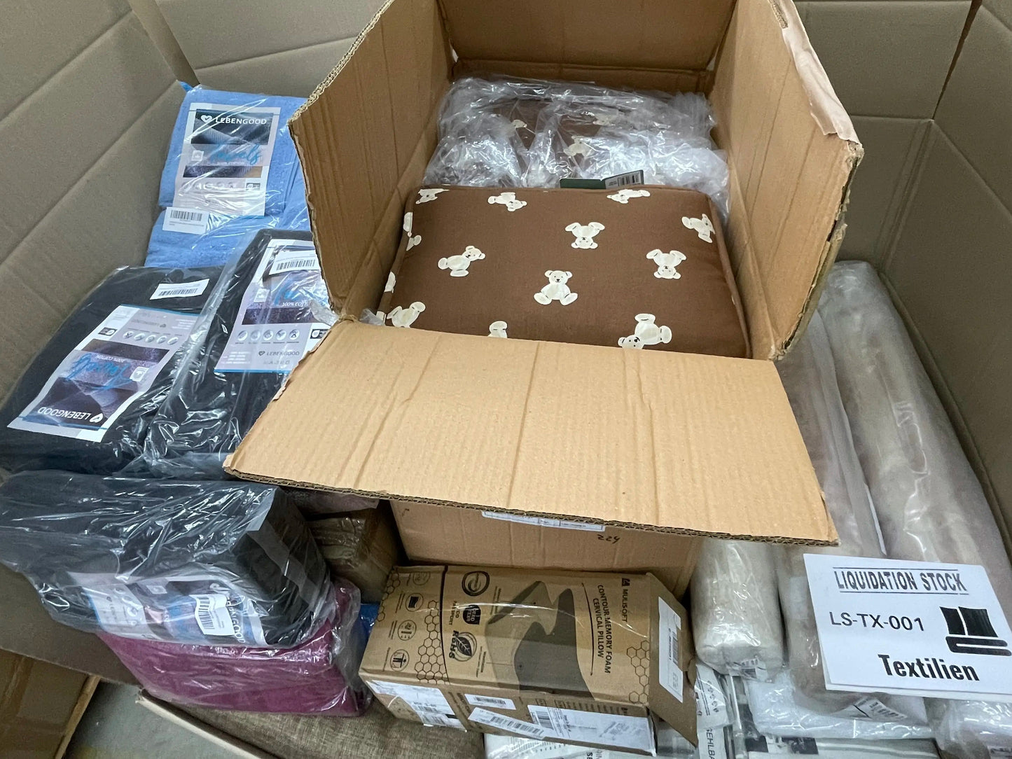 Pallet includes Textiles items (LS-TX-001)-4