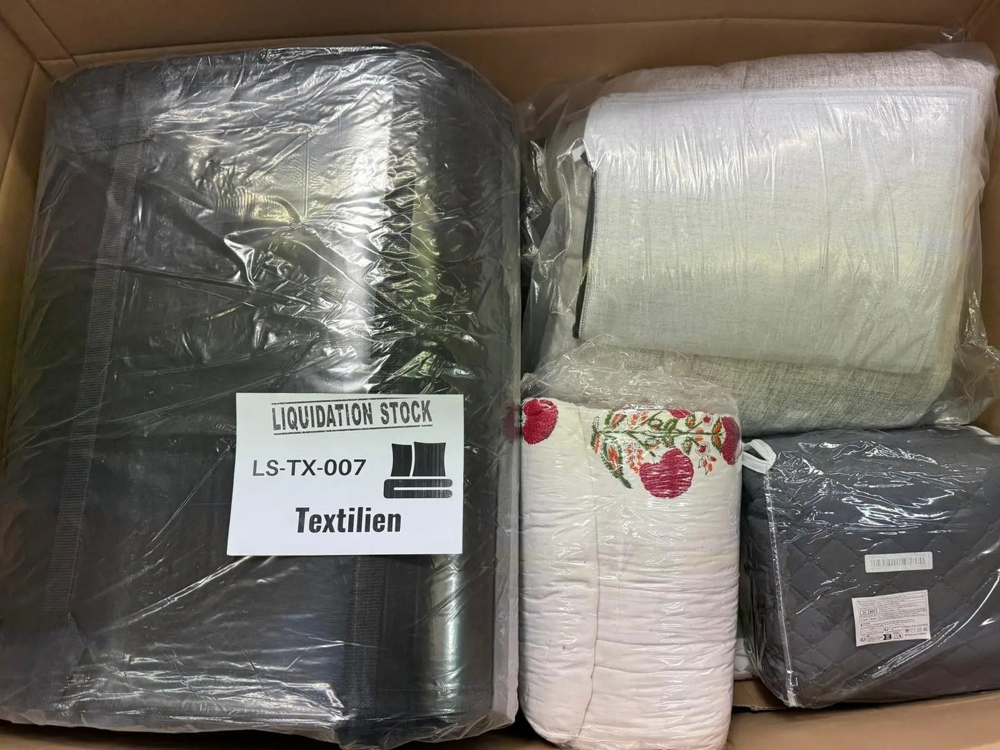 Pallet includes Textiles items (LS-TX-007)-4