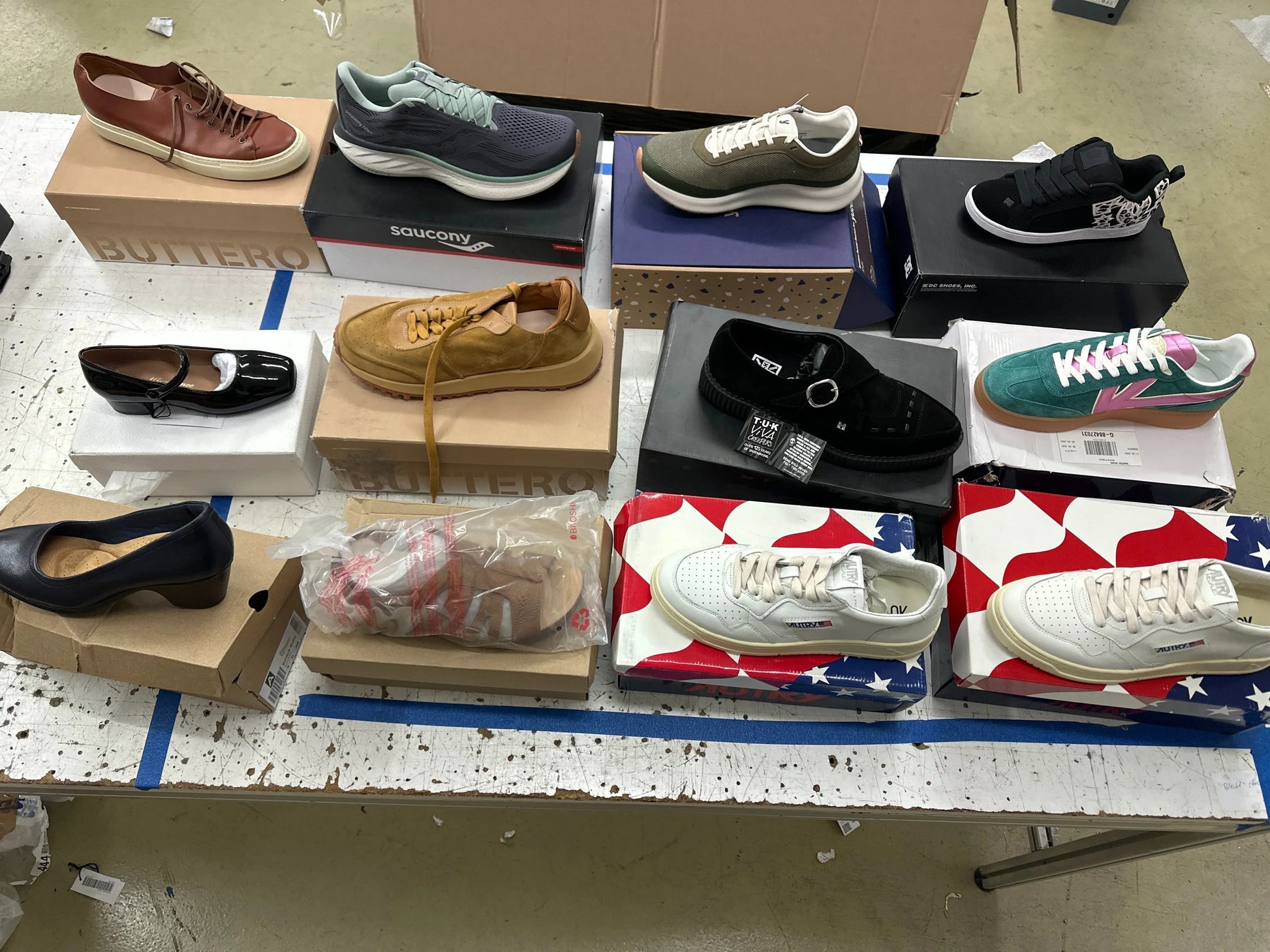 Pallet includes Branded Shoes (LS-0015)-1