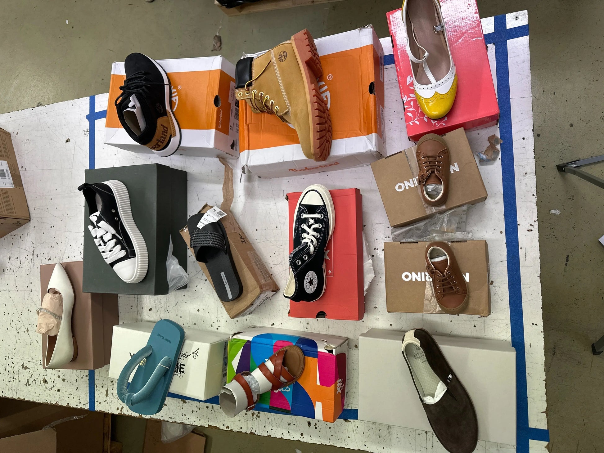 Pallet includes Branded Shoes (LS-0015)-4