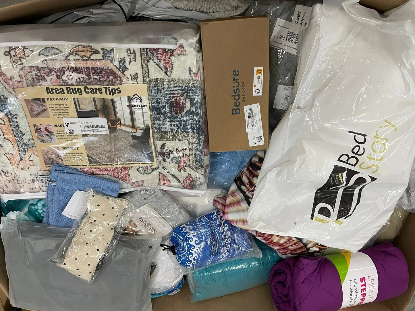 Pallet includes Textiles items (LS-0086)-3