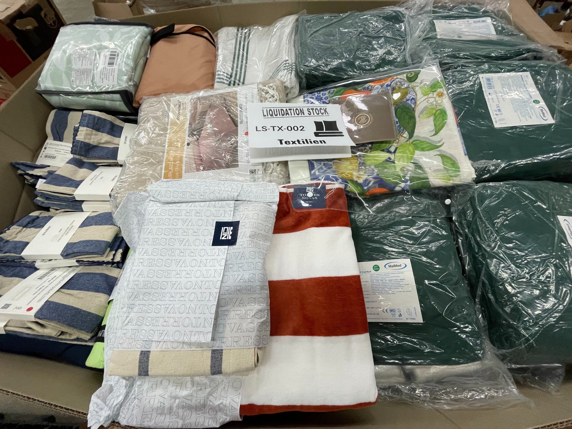 Pallet includes Textiles items (LS-TX-002)-1