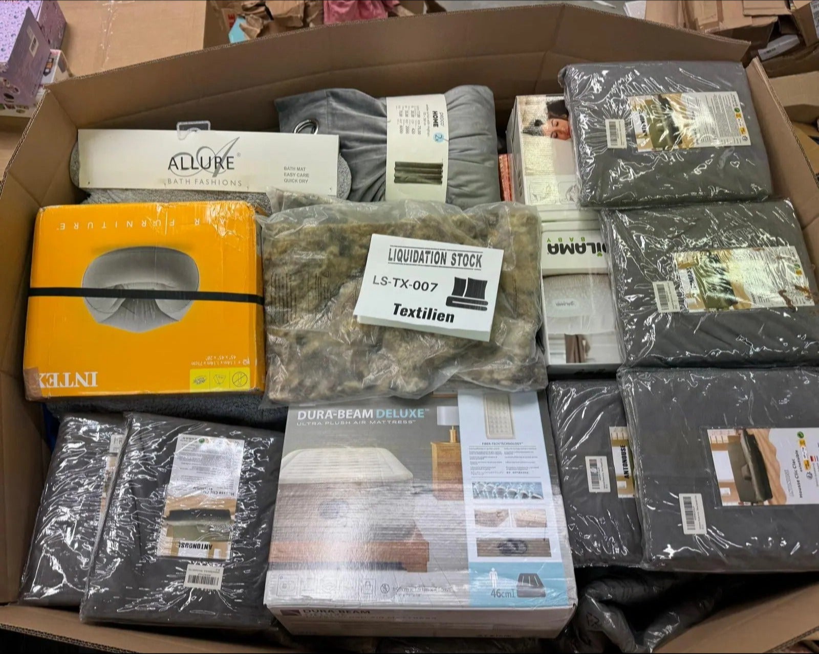 Pallet includes Textiles items (LS-TX-007)-3
