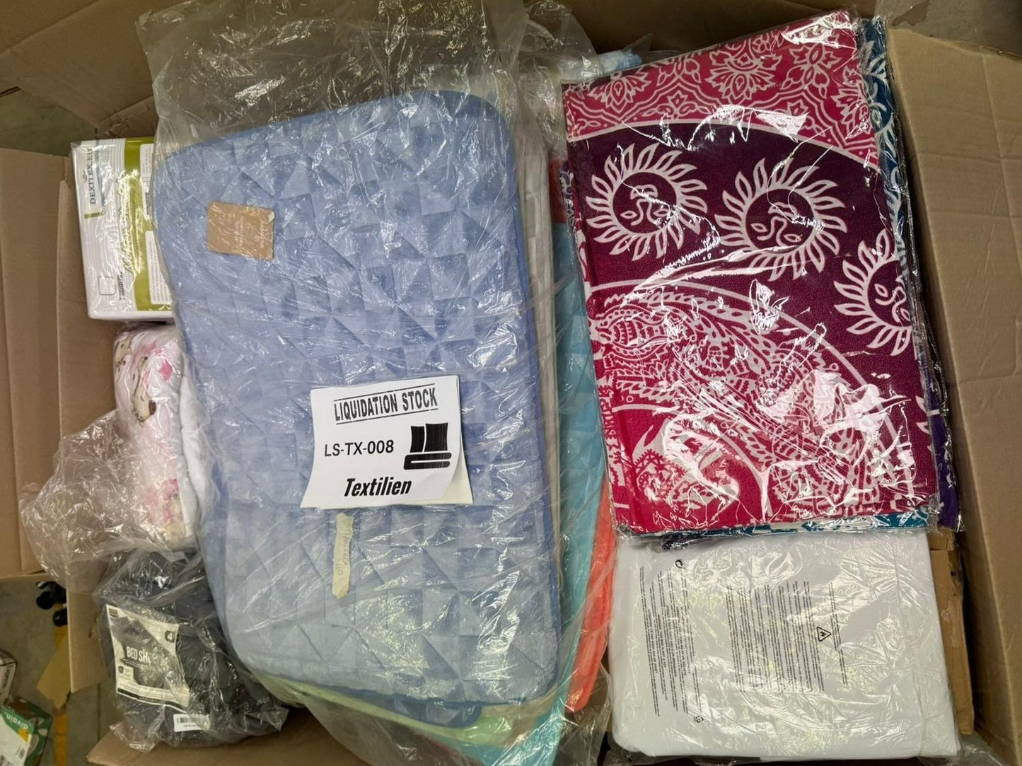 Pallet includes Textiles items (LS-TX-008)-4