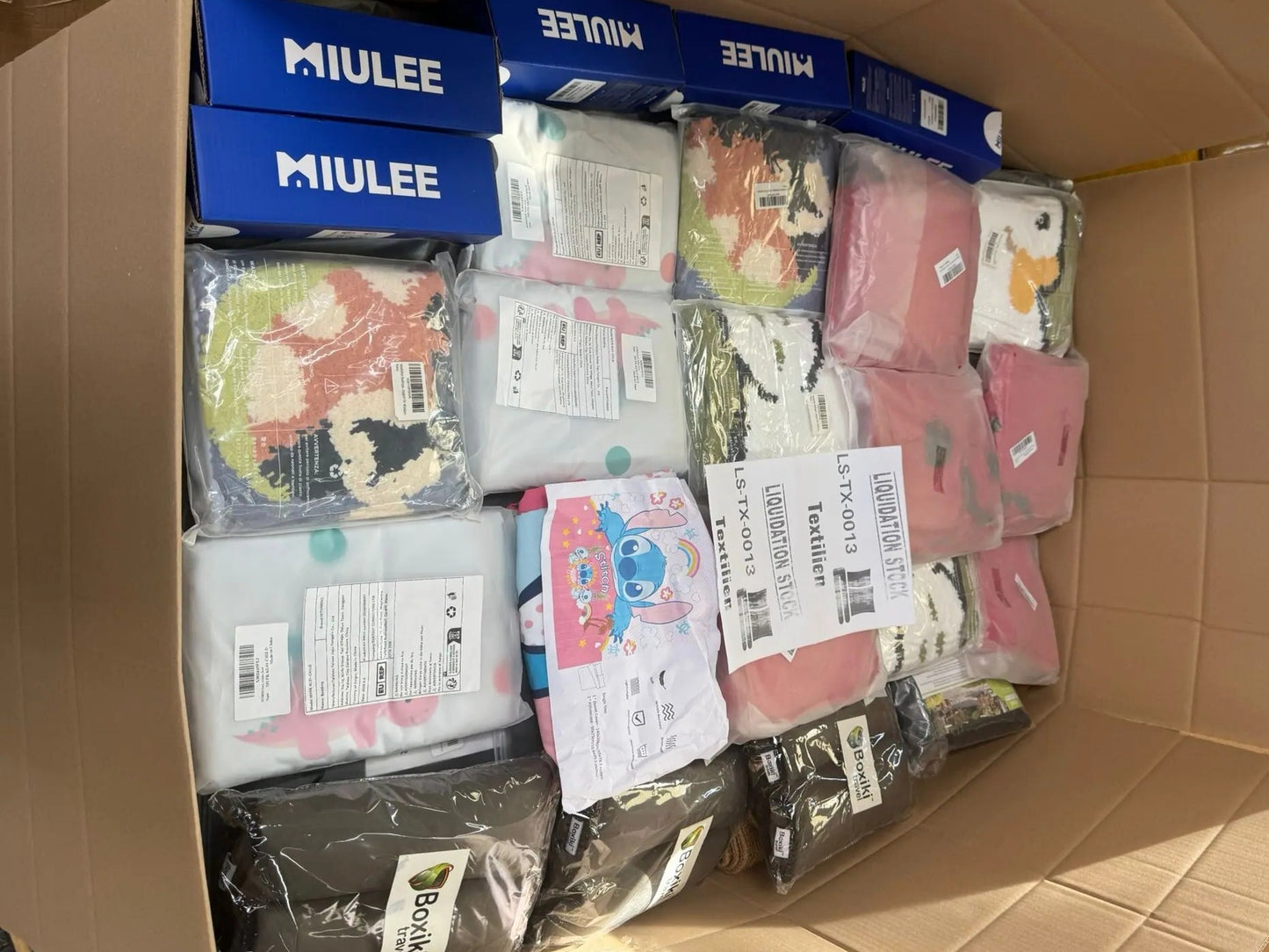 Pallet includes Textiles items (LS-TX-013)-2