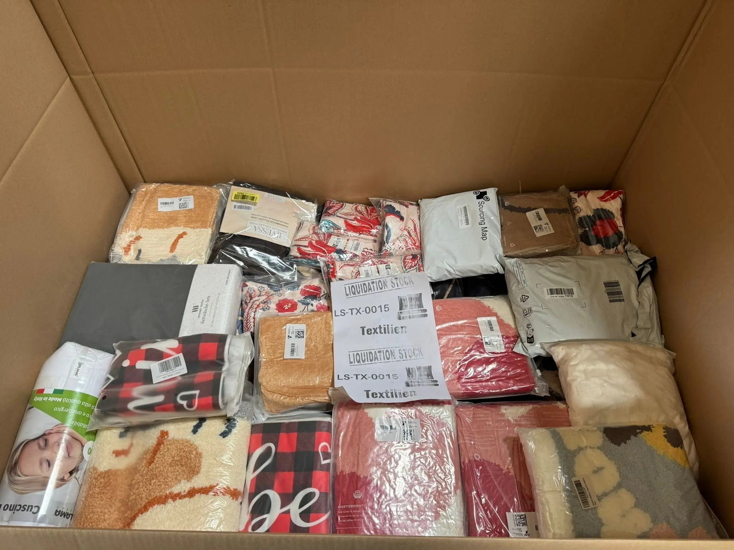 Pallet includes Textiles items (LS-TX-015)-2