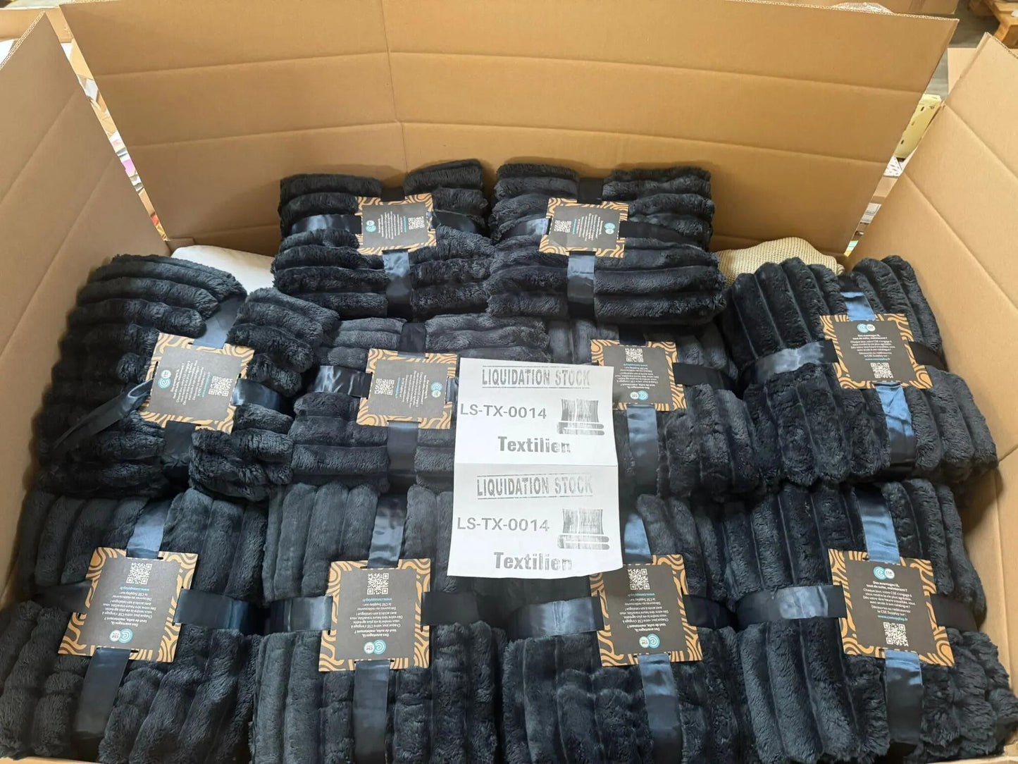 Pallet includes Textiles items (LS-TX-014)-3