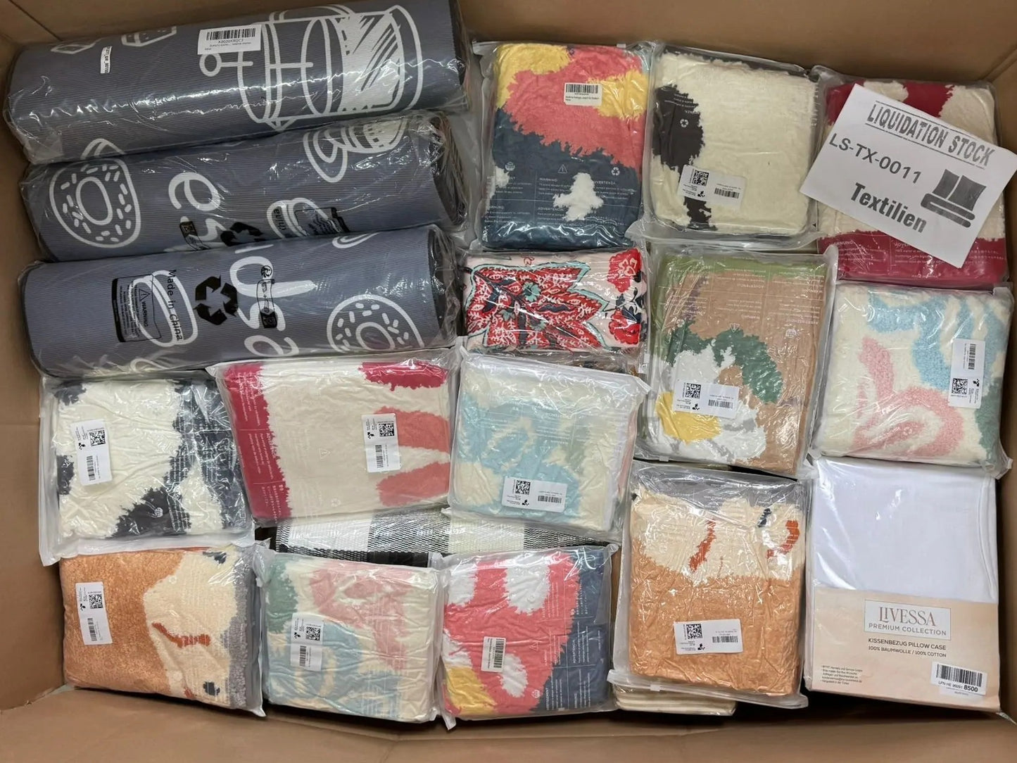 Pallet includes Textiles items (LS-TX-011)-4