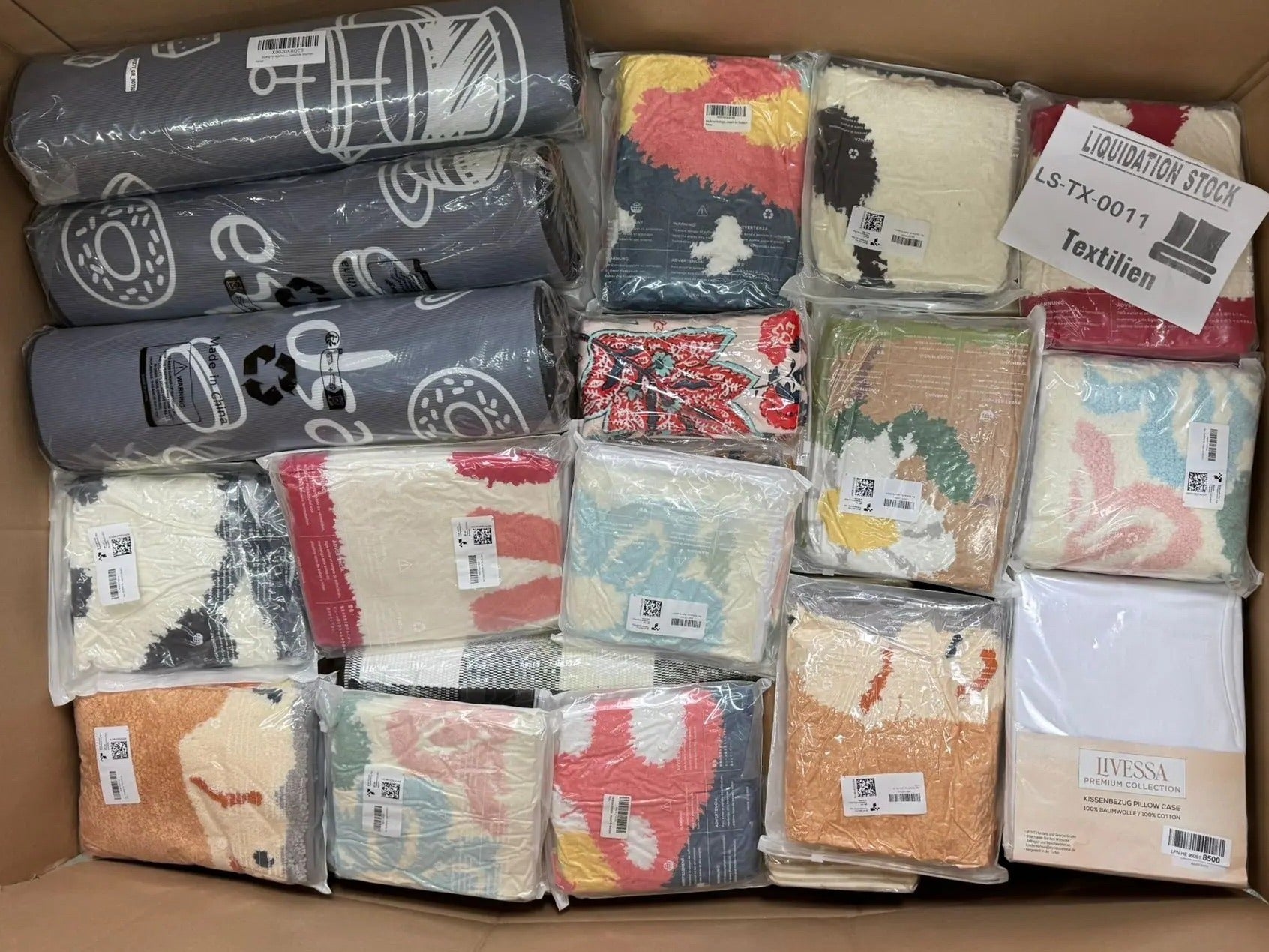 Pallet includes Textiles items (LS-TX-011)-4