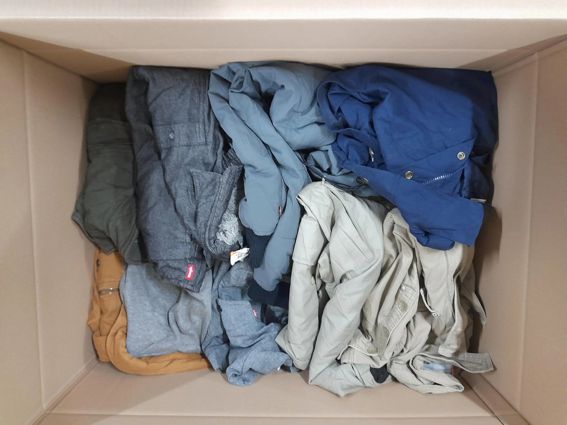 Pallet includes Mix Brand Apparel (LS-0030)-1