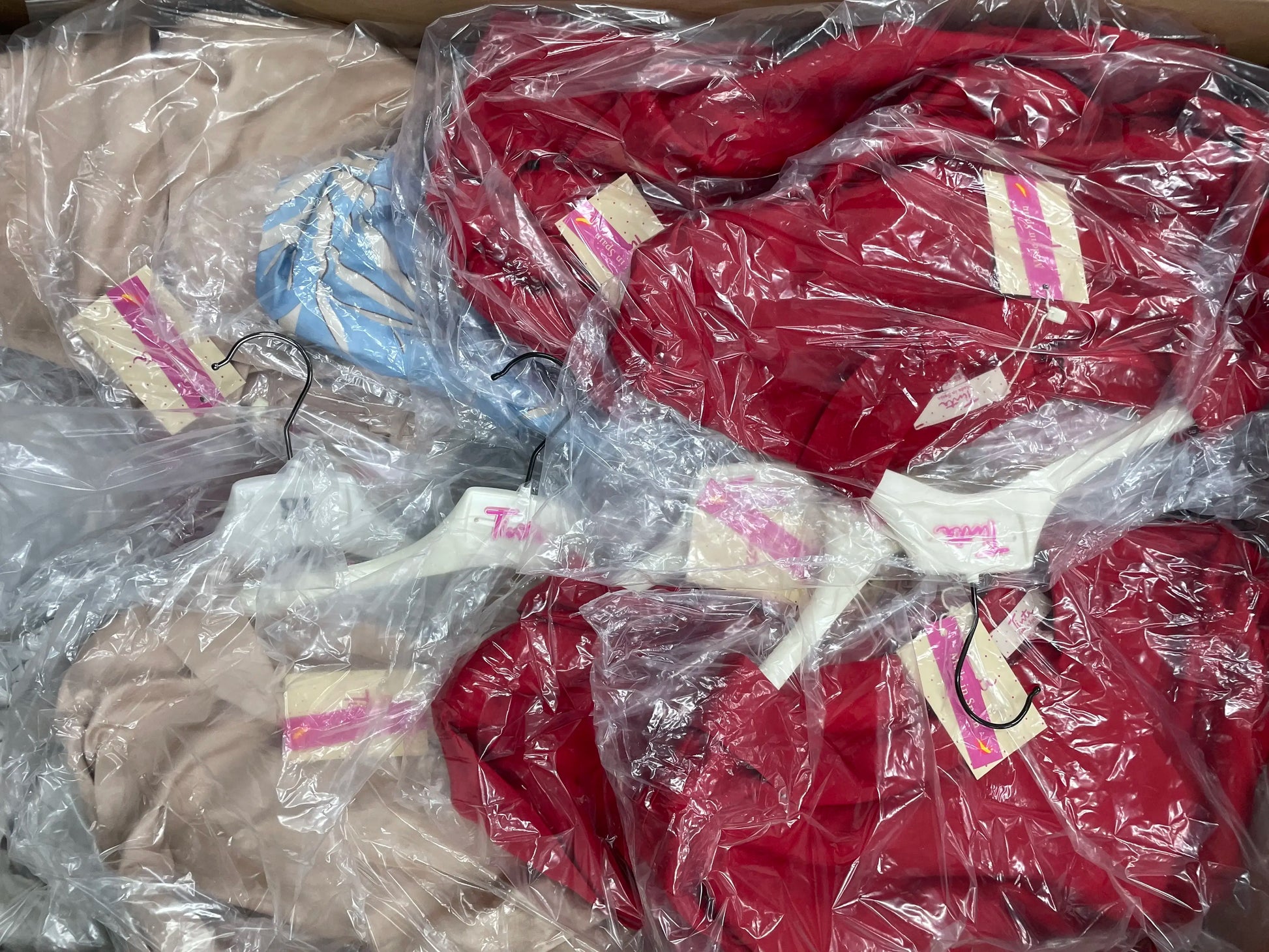 Pallet includes Mix Brand Apparel (LS-0061)-4