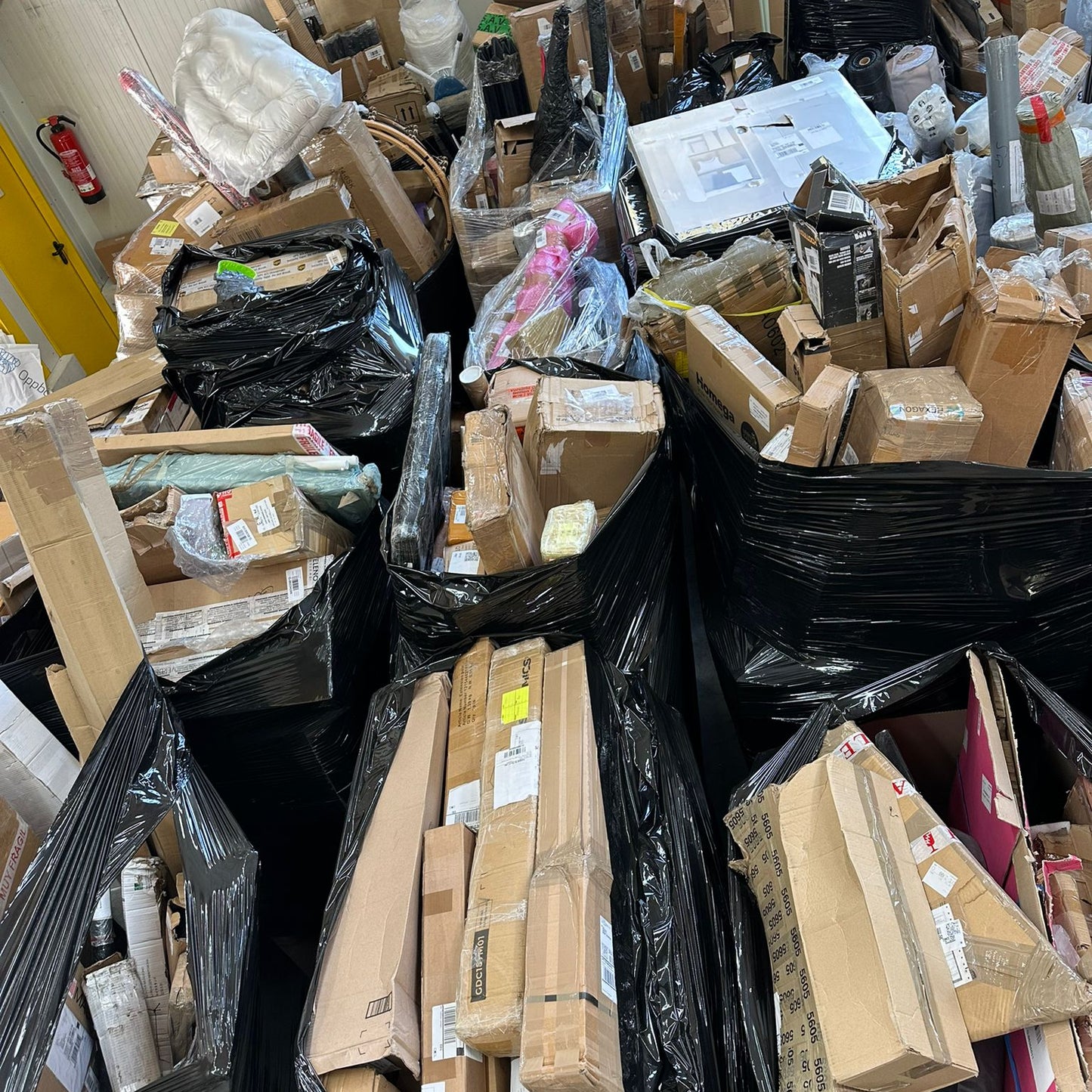 Full Truckload of Mixed Pallets with Oversized Packages – 32 Pallets