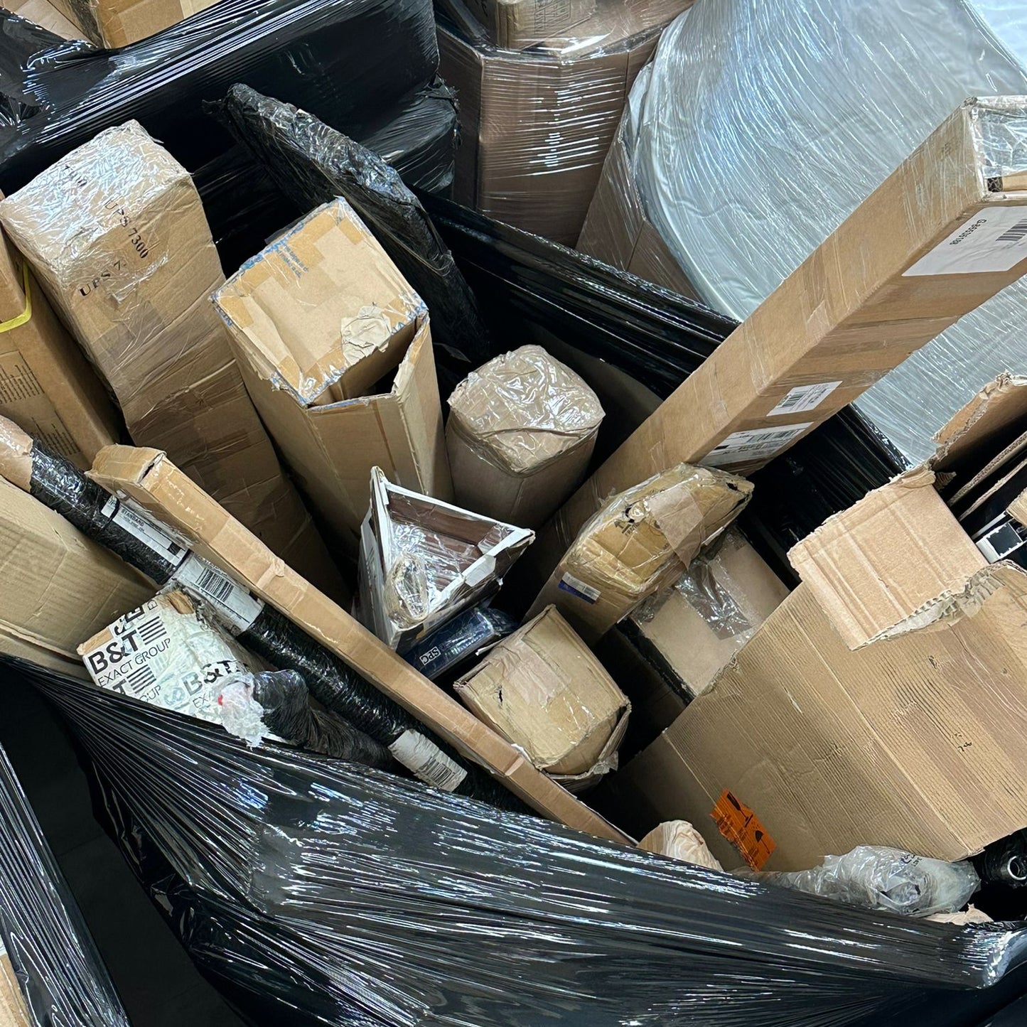 Full Truckload of Mixed Pallets with Oversized Packages – 32 Pallets