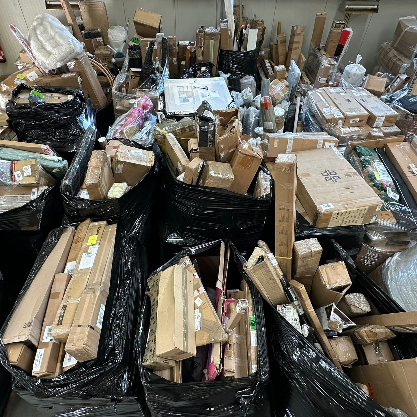 Full Truckload of Mixed Pallets with Oversized Packages – 32 Pallets