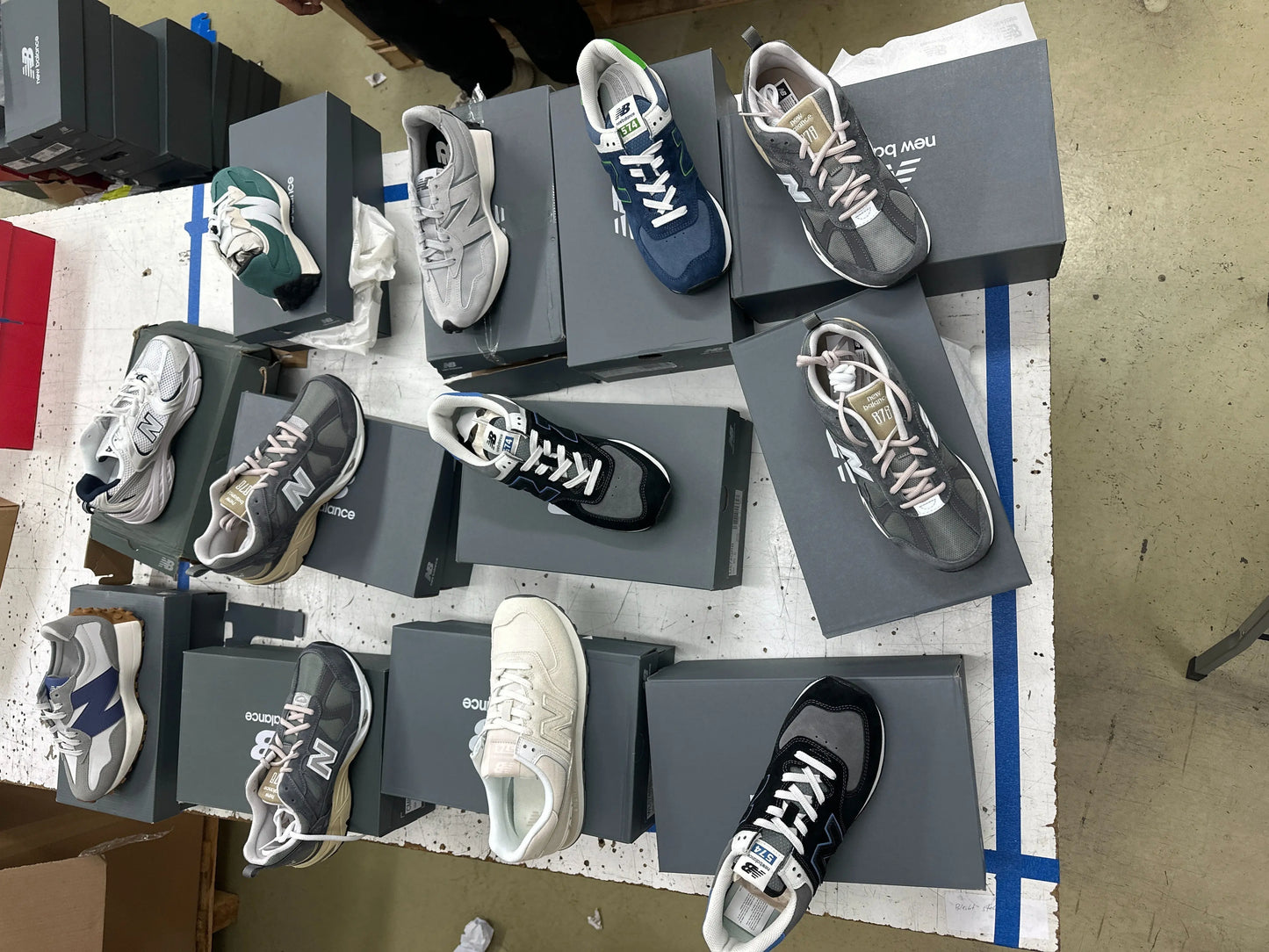 Pallet includes Branded Shoes items (LS-0012)-1