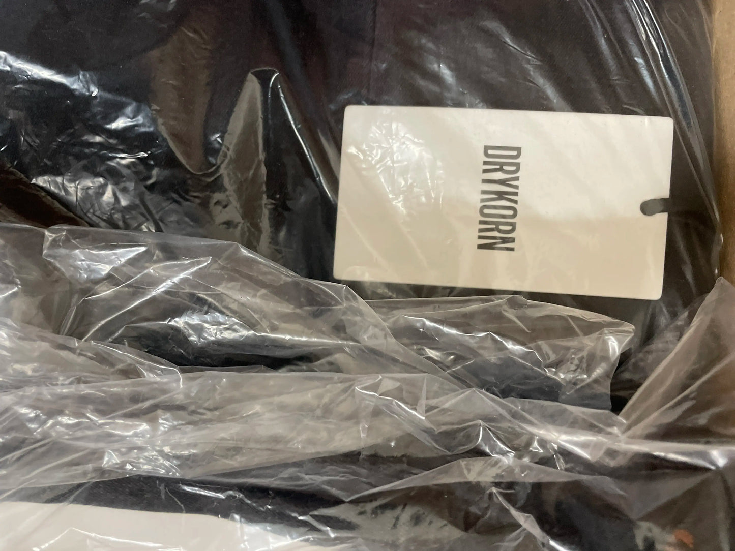 Pallet includes Mix Brand Apparel (LS-0073)-4