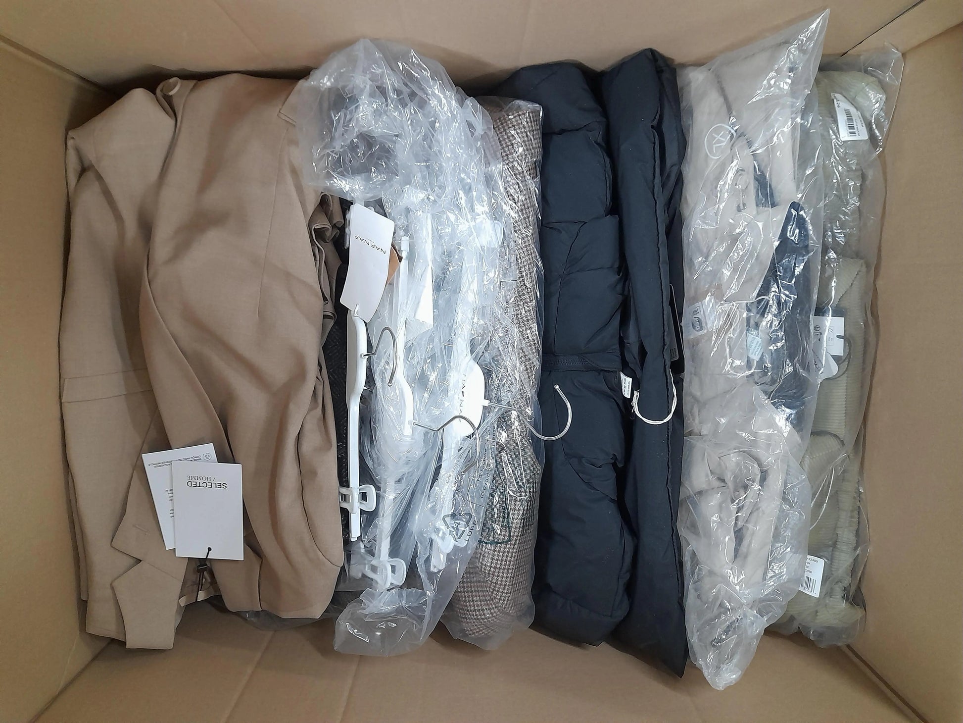 Pallet includes Mix Brand Apparel (LS-0030)-3